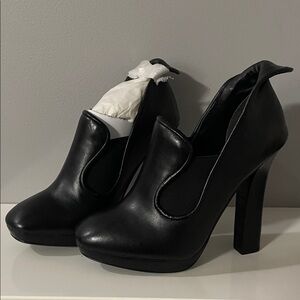 Chic Black Leather Heels for Women